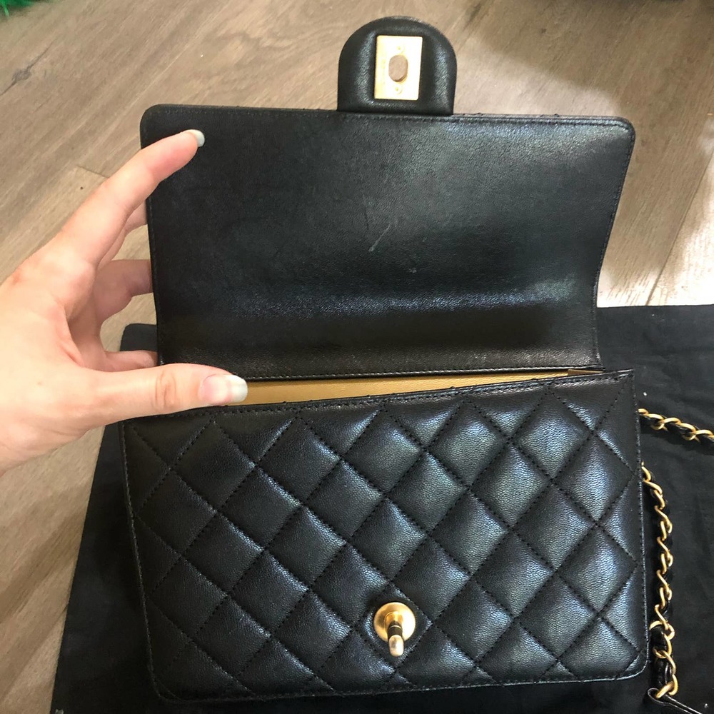 Chanel Medium Black Goatskin Chic Pearls Quilted Flap Bag - Picture 4 of 12